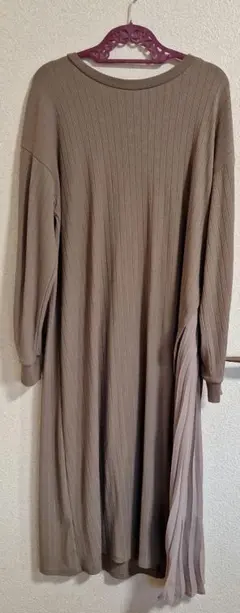 サイドプリーツ　ロングワンピース　　 モカ