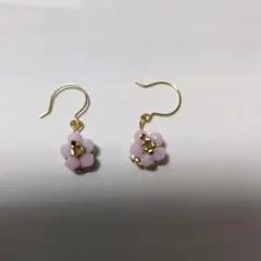 ワンコイン！ハンドメイド　桜みたいなビーズピアス