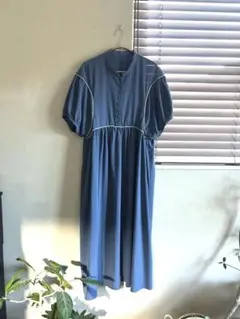Isn’t she? ブルーボタン付きロングワンピース レトロワンピのサムネイル