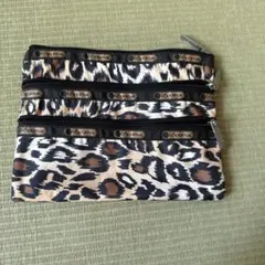 LeSportsac ヒョウ柄ポーチ