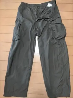 ユニクロ ワイドフィットカーゴパンツ M ダークグリーンのサムネイル
