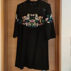 値下げ‼️刺繍入り黒七分袖ワンピース