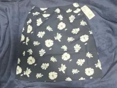 マジェスティックレゴン　花柄台形スカート　タイトスカート　ネイビー