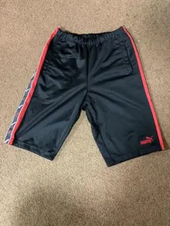 Puma 黒赤 ハーフパンツ　ジャージ