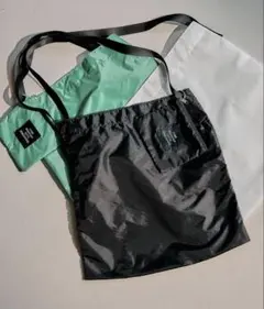 【新品未使用】定価2,750円　軽量パラシュートクロス ショルダー黒　オマケつき