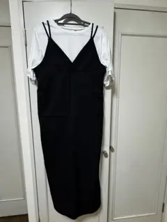 黒のキャミワンピース スリーブ付き