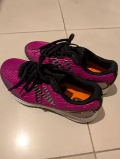 New Balance シューズ ピンク/ブラック　24.5cm