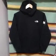 ノースフェイス　パーカー　ブラック　前V　試着のみ　S