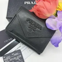 美品✨ プラダ 三つ折り財布 シャイン サフィアーノ レザー オールブラック