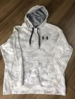 アンダーアーマー 白迷彩スウェット