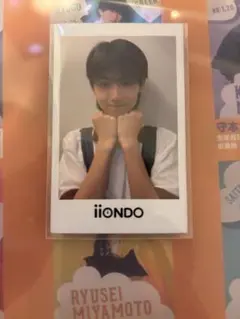 iiONDO はつ恋チェキ風ソロカード オーバーオール 三戸琳仁