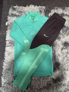 超美品 NIKE ナイキ サッカー トレーニングウェア ジャージ 上下セット Ｓ