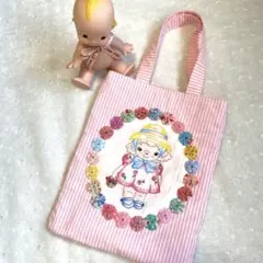 ベビーナーサリーアンティーク風/アニマル刺繍/パッチワークキルト