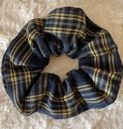 044 ハンドメイド　手作り　シュシュ　ネイビーイエローホワイトプレードパータン