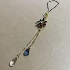 4.黒色花形チャーム　ドロップビーズ付きストラップ