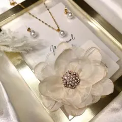 ❉新品大ぶりキラキラオーガンジーのコサージュ パールネックレスピアス3点セット