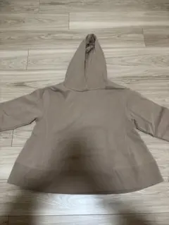 ベージュ パーカー