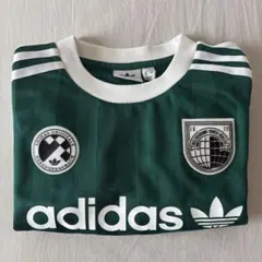 adidas クロップド丈トップス 緑