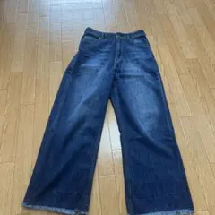 ワイドレッグデニム　切りっぱなしデザイン