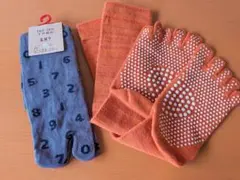 SOU・SOU 足袋下 淡江戸紫色　と ツボ押し5本指ソックス　オレンジ色　2点のサムネイル