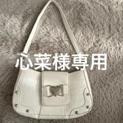 ホワイト　ショルダーバッグ　　シーイン