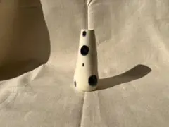 陶器製一輪挿し 白地に青いドット