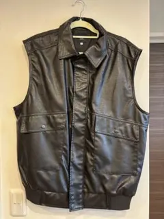 【新品・タグ付き】ブラック合成皮革ノースリーブベスト