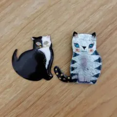 ネコ　猫　七宝焼ブローチ　1つピンなし
