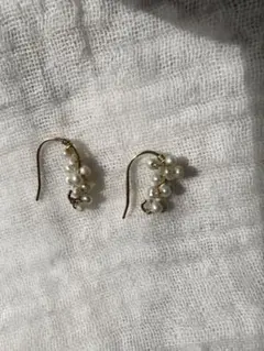 ゴールドホワイト小粒パールピアス