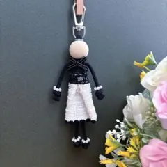 最終価格！ ハンドメイド ビーズドールチャーム モノクロ - メルカリ