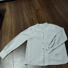 長袖ブラウス（ベージュ）Ｓサイズ