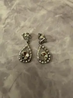 ティアドロップ型シルバーイヤリング