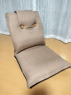 머리 받침대가 달린 베이지 좌석 의자