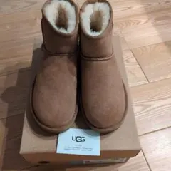 UGG アグ 新品 未使用 ブラウン ムートンブーツのサムネイル