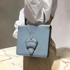 LOEWE ロエベ　バルセロナ　ロゴ型押し　ハンドバッグ　レザー　水色系のサムネイル