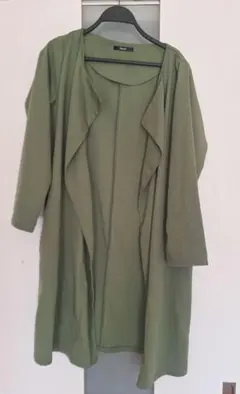 オリーブグリーンカラー　 ロング丈ノーカラージャケット
