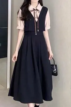 黒の半袖ワンピース