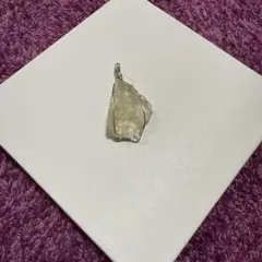 リビアングラス　ペンダントトップ