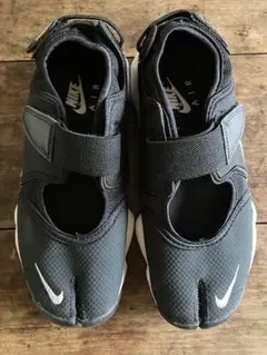Nike ブラック スニーカー エアリフト