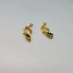 ゴールド葉っぱ型イヤリング
