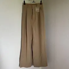 ベージュ　パンツ