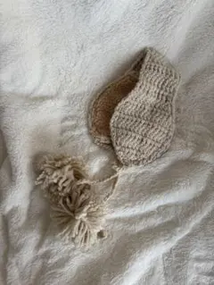 ベージュ ポンポン付き 耳あて・イヤーマフ ニット編み