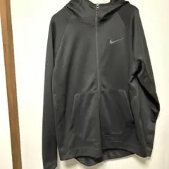 Nike フルジップ 黒パーカー