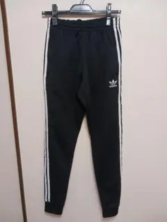 adidas ジャージパンツ 黒 白ストライプ
