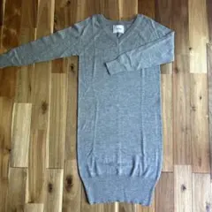 試着のみ、美品Lily Brown グレー Vネック ロングニットワンピース M