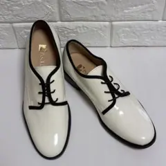【超美品】PASCUCCI ホワイトレザー ローファーのサムネイル