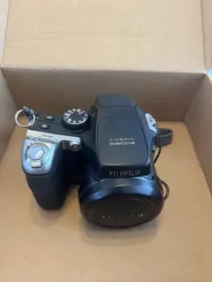FUJIFILM FinePix S8100fd 本体のサムネイル