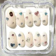 ネイルチップ　ワンホン　ハートストーンネイル　乳白色　アーモンド型　新品