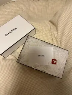 CHANEL ギフトボックス メッセージカード、チャーム付き