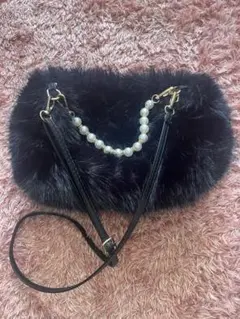 黒ファーショルダーバッグ パールストラップ付き